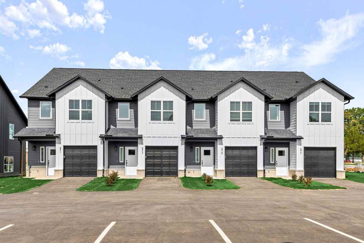 533 W Pickens Rd #C533 - Photo 3 of 23