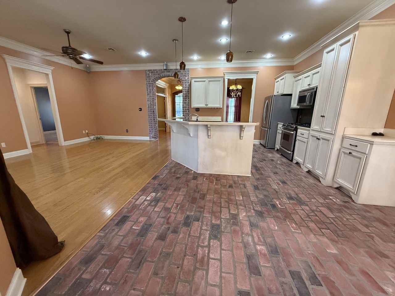 103 Lakeshore Dr #1 - Photo 2 of 20