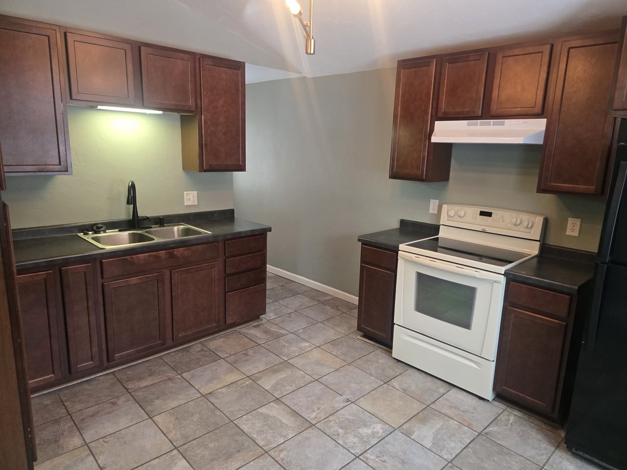 524 Third Street - Photo 4 of 11