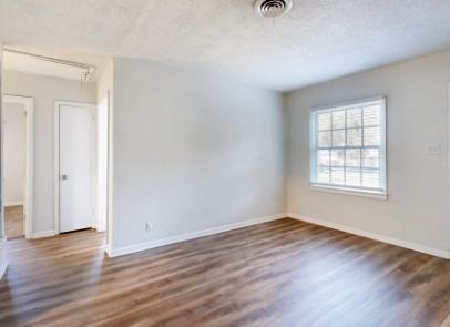 1601 1601 Neshota DrUnit 44 #44 - Photo 5 of 17