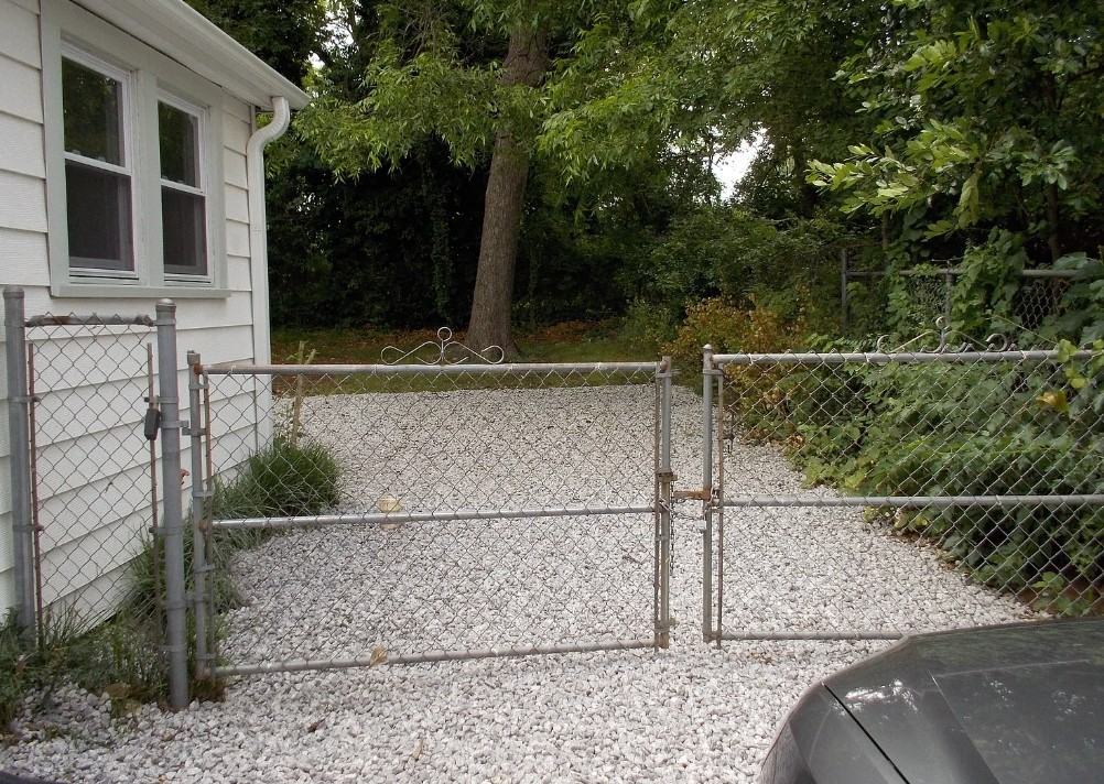 504 Green Ave #1 - Photo 3 of 8