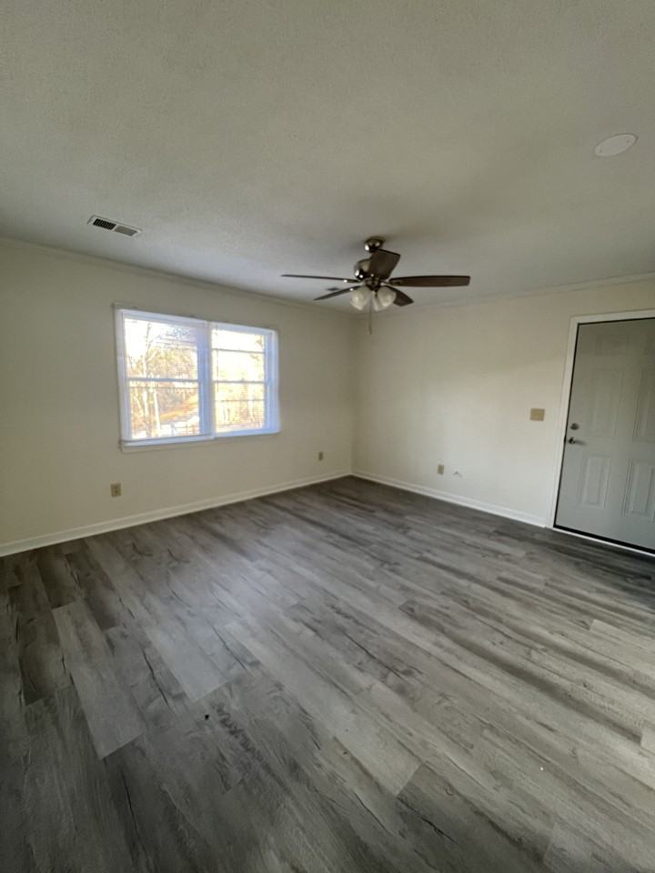 504 New River Center Rd #B - Photo 3 of 12