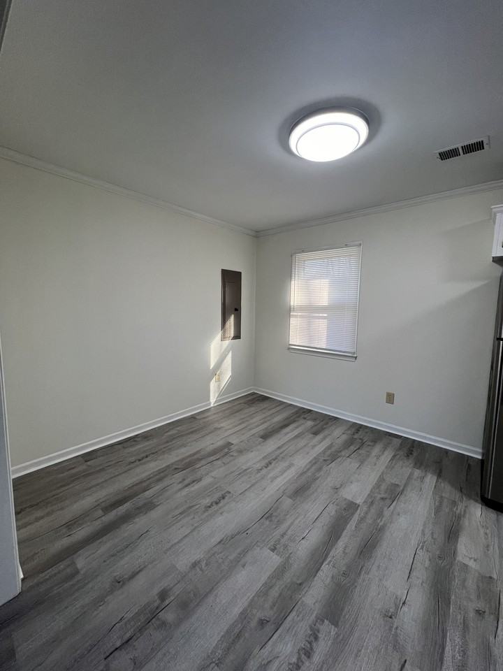 504 New River Center Rd #B - Photo 5 of 12