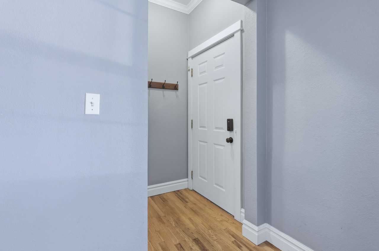 1032 28th Street #1 - Photo 3 of 26