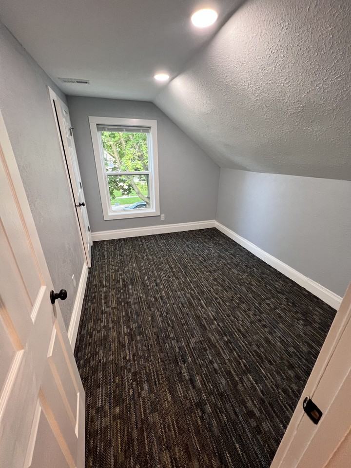 514 Pleasant St #2 - Photo 5 of 13