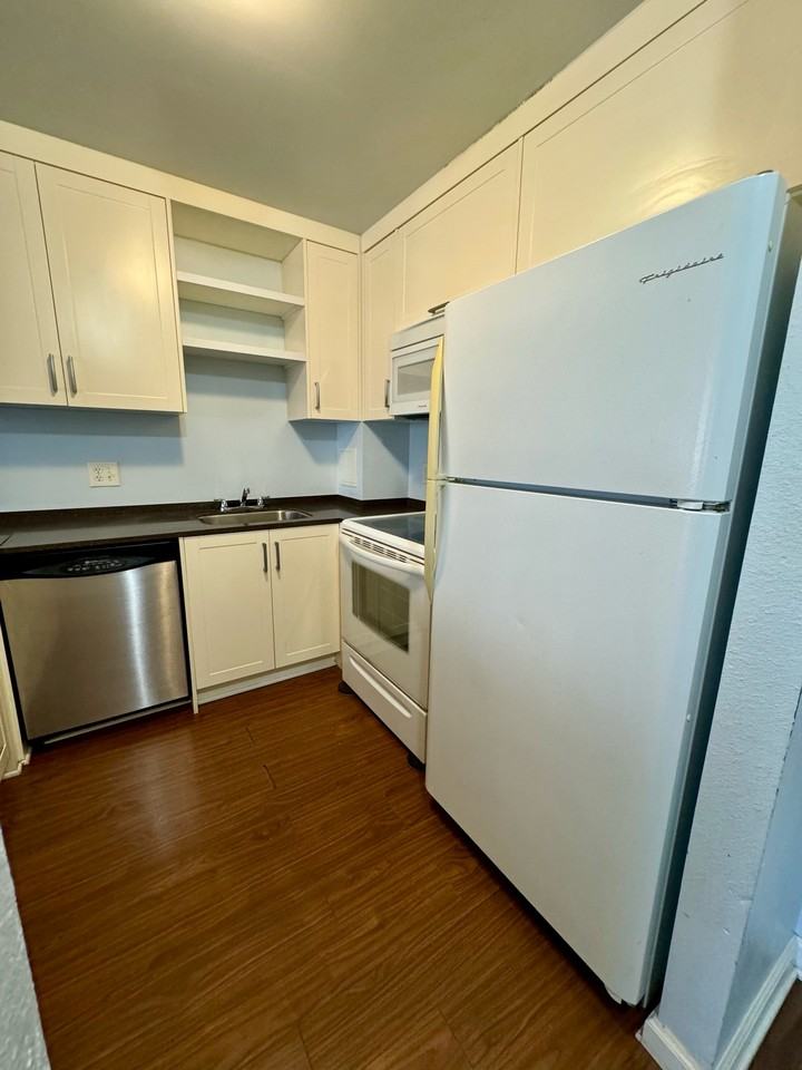 55 South Kukui Street #1 - Photo 2 of 20