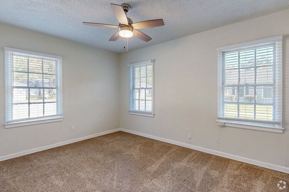 1601 1601 Neshota DrUnit 95 #95 - Photo 6 of 16