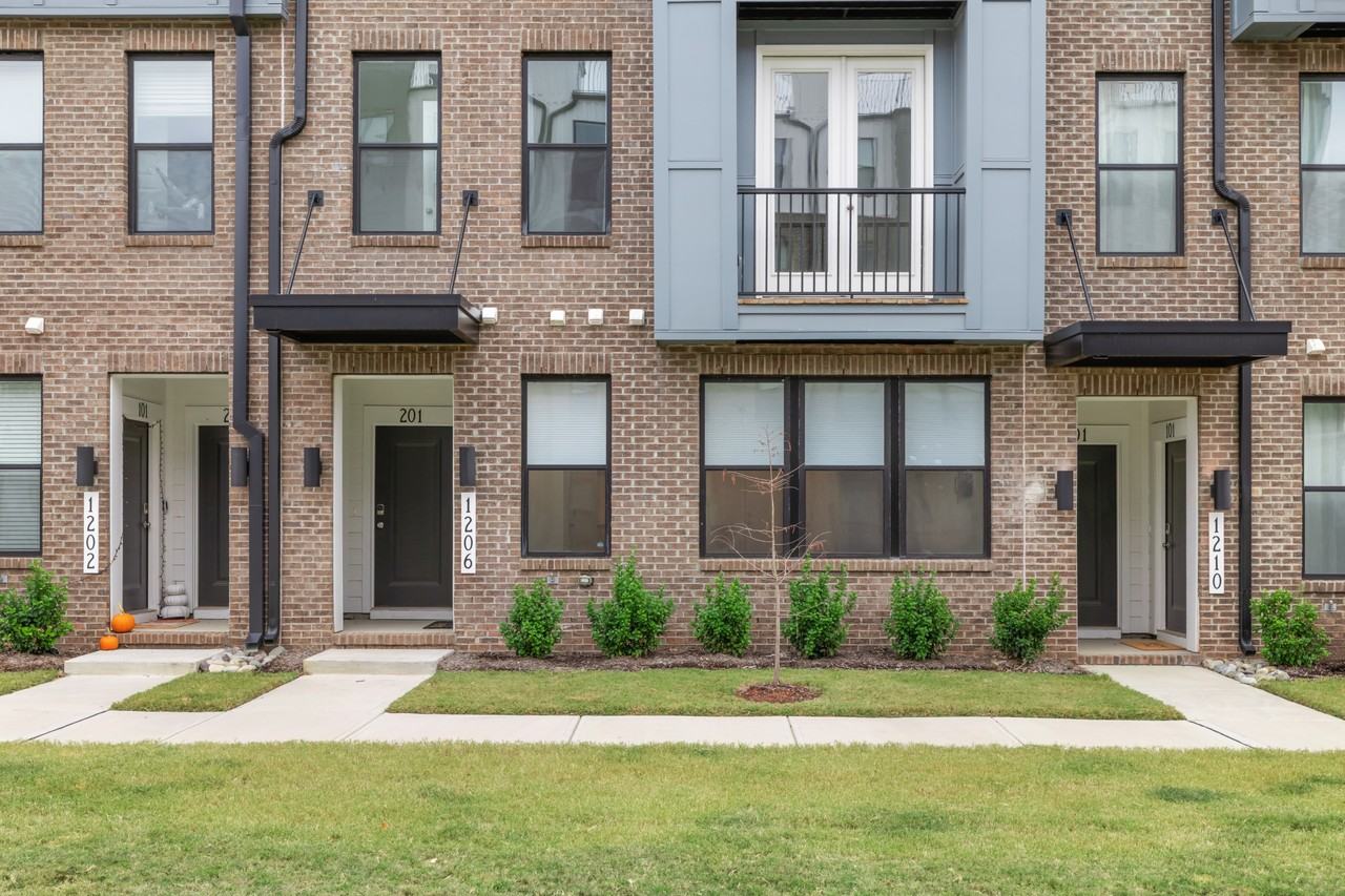 Coach Station Alley #101 - Photo 6 of 39