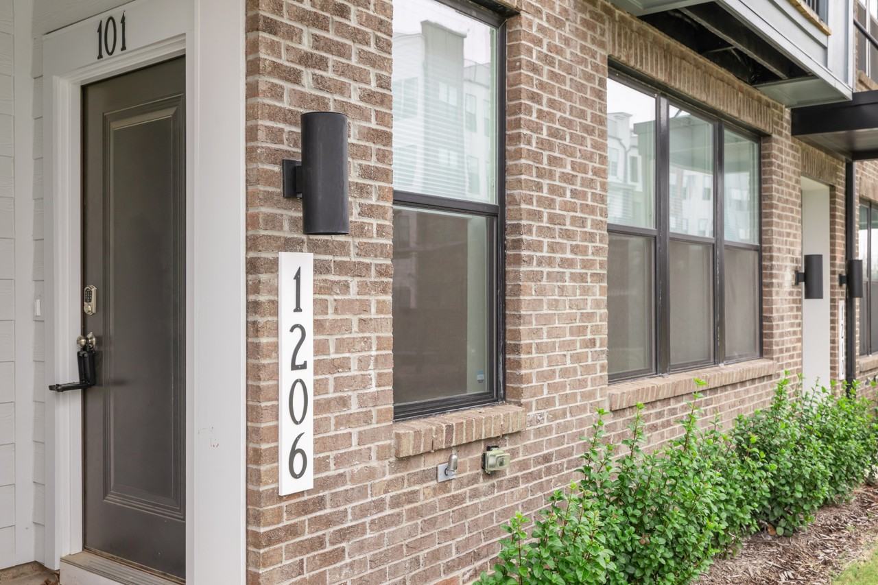 Coach Station Alley #101 - Photo 7 of 39