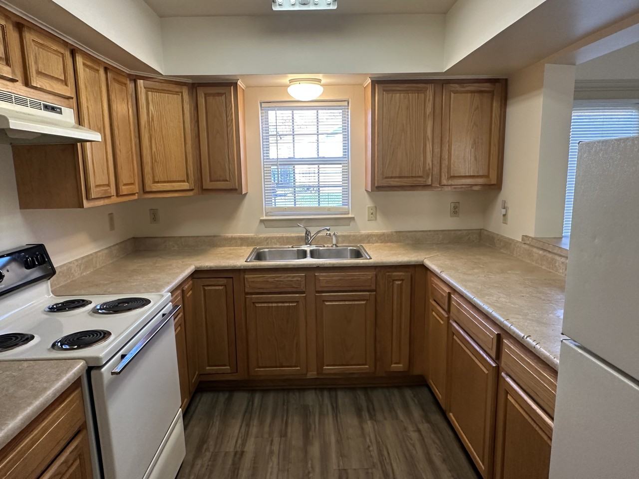 1004 Hot Point Cmns #1004 - Photo 2 of 10