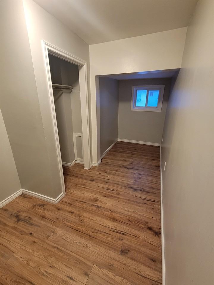 242 Leslie Street #2 - Photo 4 of 8