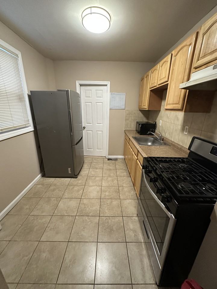 29 Handy Street #1 - Photo 3 of 12