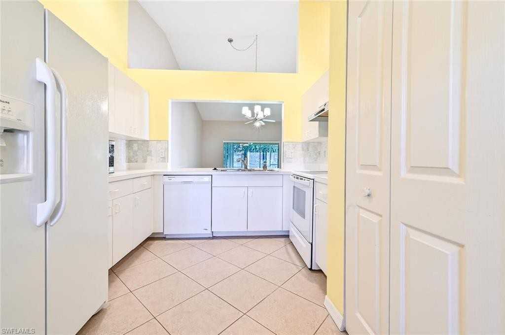 494 Saint Andrews Boulevard #1 - Photo 3 of 18