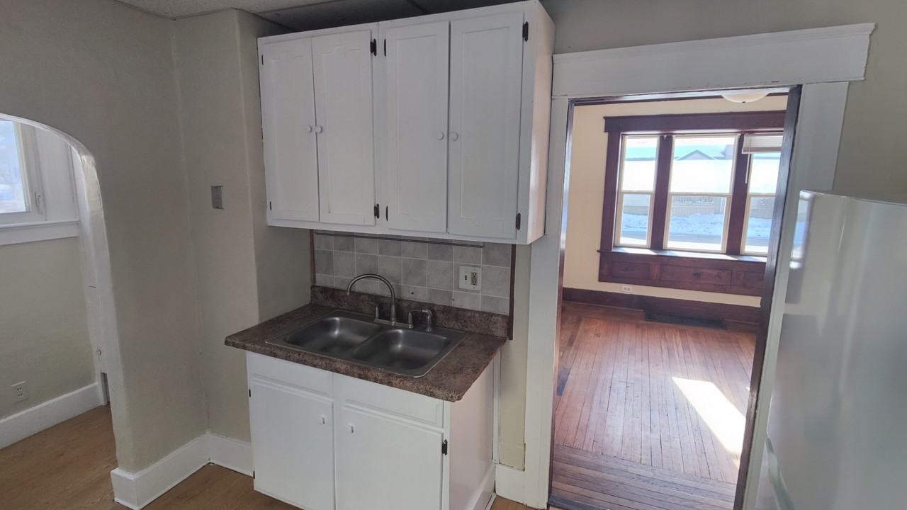 329 S Clemens Ave #1 - Photo 6 of 11