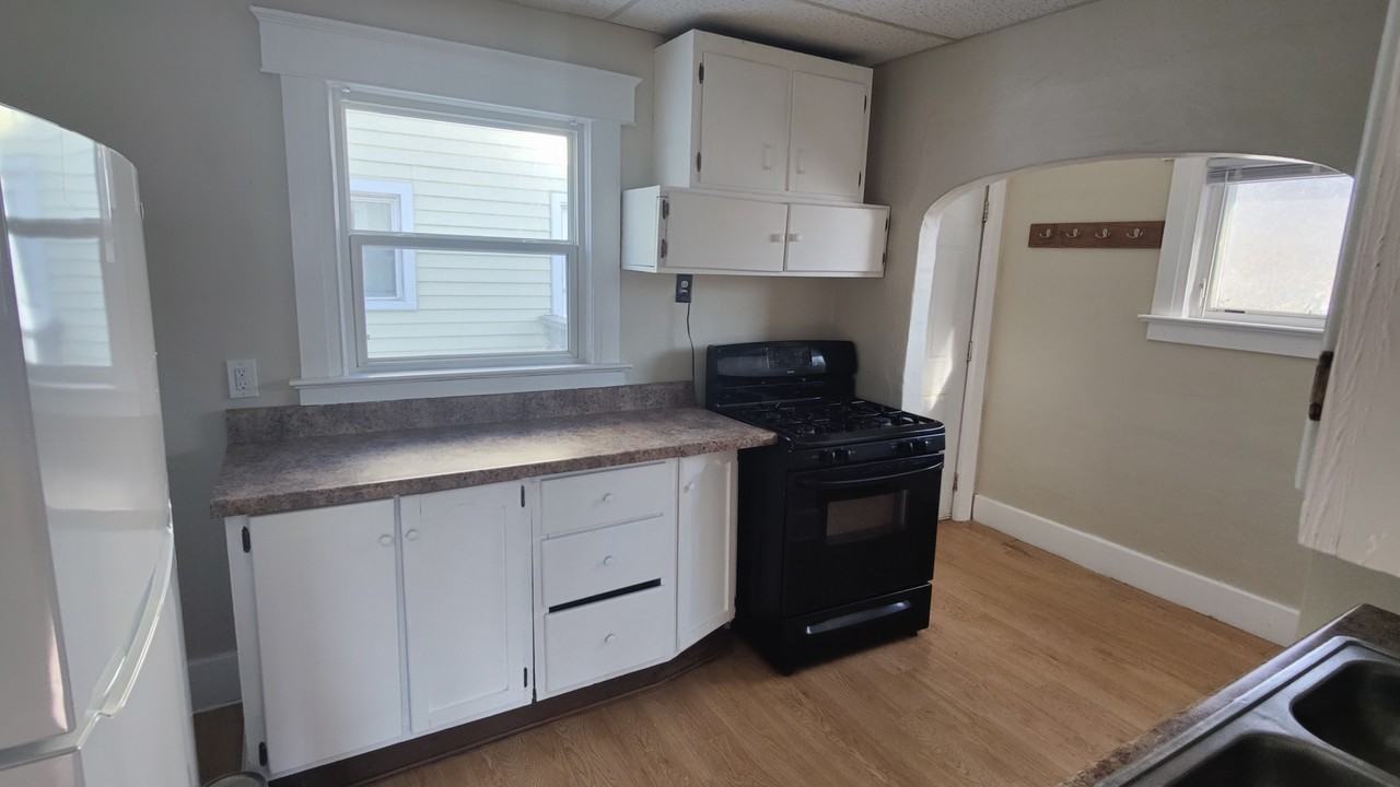 329 S Clemens Ave #1 - Photo 7 of 11