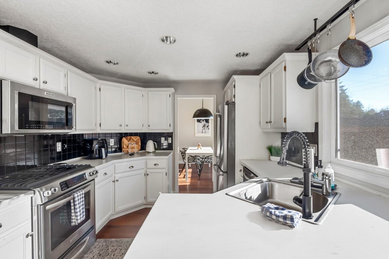 5006 Southwest Sweeney Street #1 - Photo 6 of 23