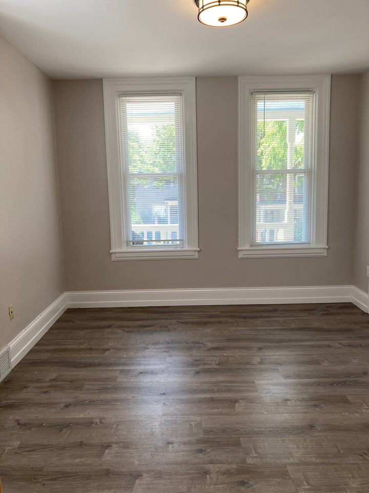 311 East Madison Street #1 - Photo 3 of 6