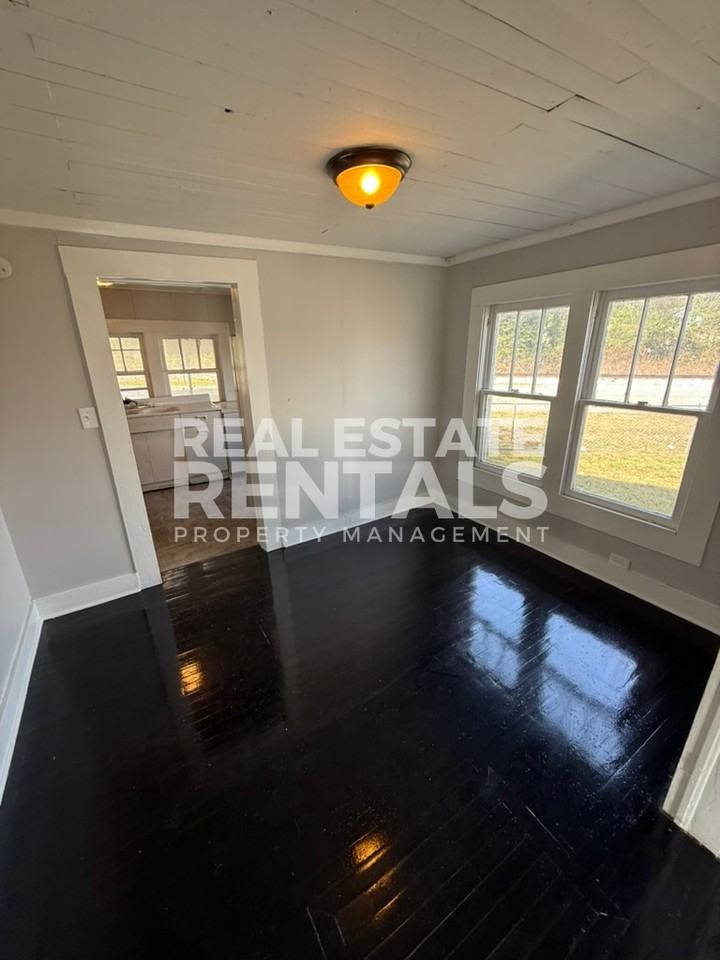 205 Fourth Street Southwest #1 - Photo 4 of 9