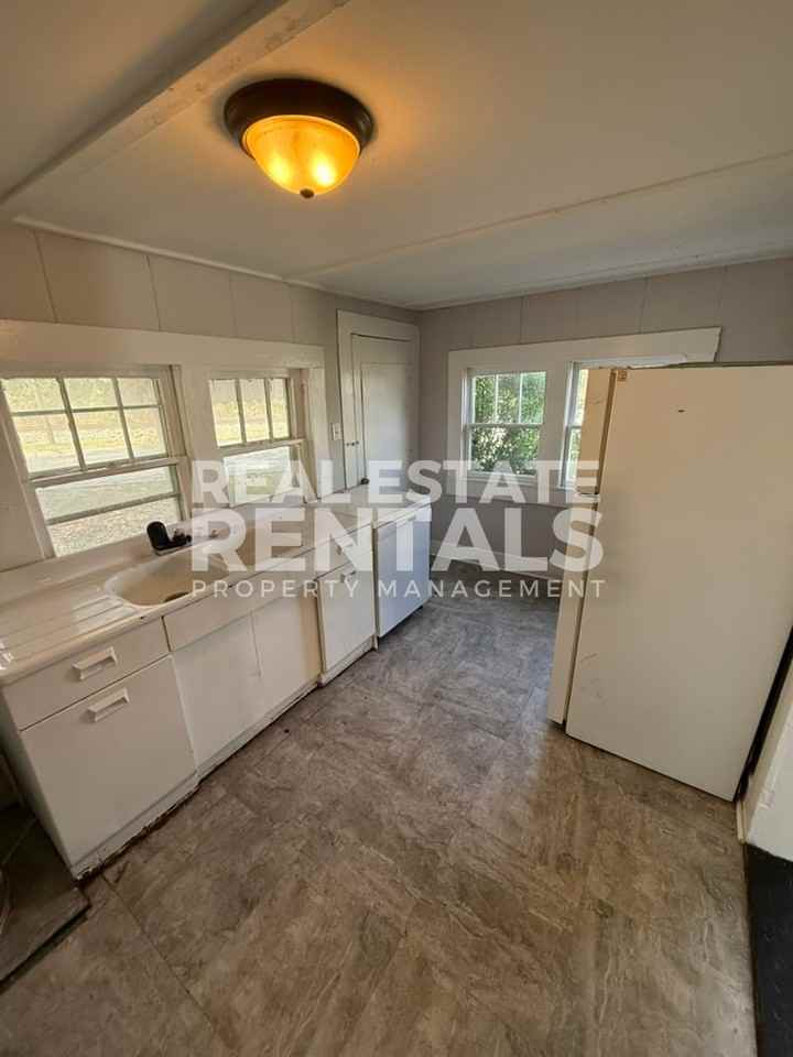 205 Fourth Street Southwest #1 - Photo 5 of 9