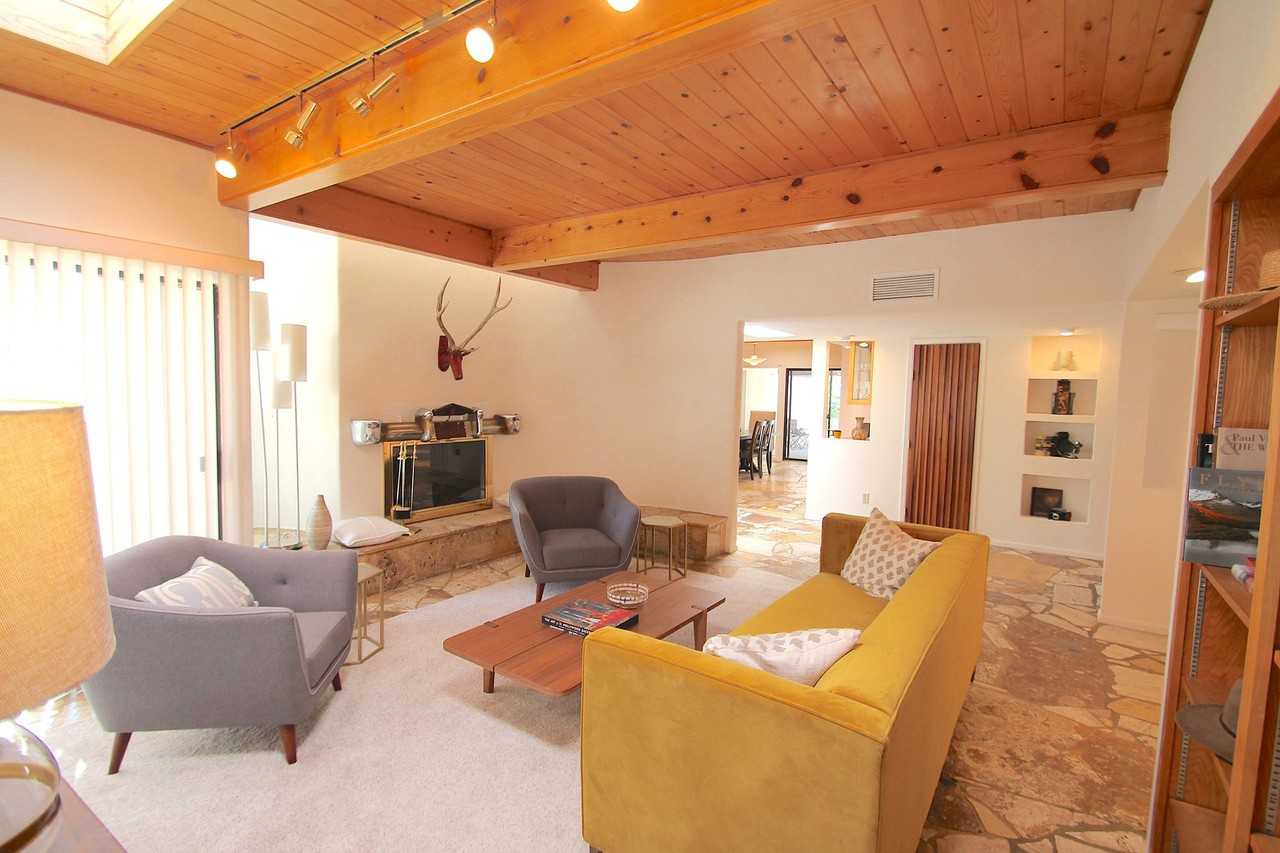 1801 Notre Dame Dr Ne - Photo 3 of 32