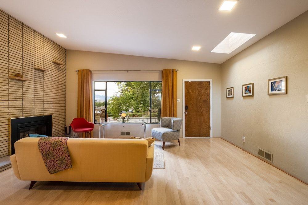 305 Aliso Dr Se - Photo 3 of 40