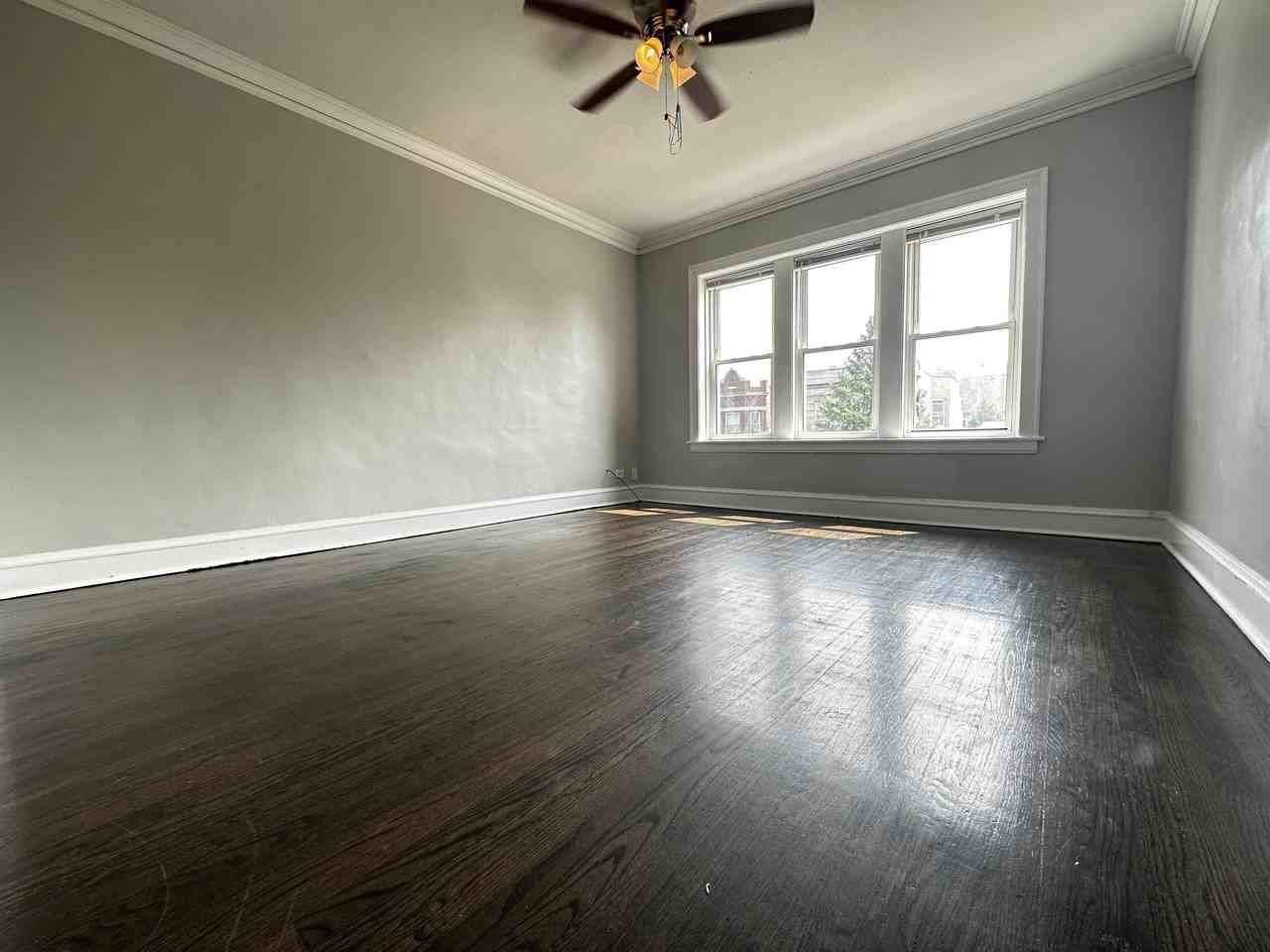 1402 North Harding Avenue - Photo 3 of 9