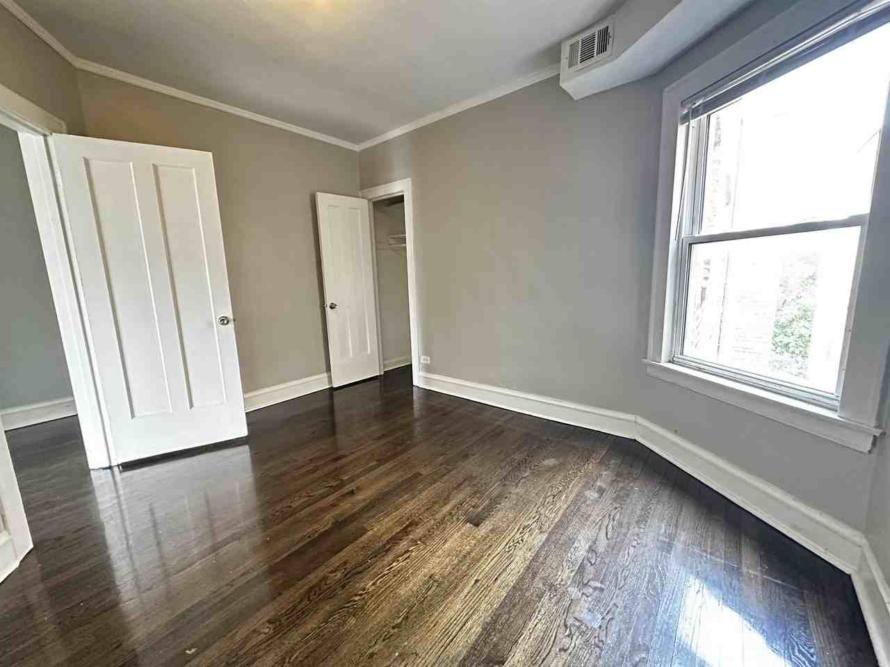 1402 North Harding Avenue - Photo 5 of 9