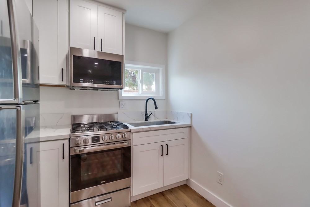 885 Encina Ave #2 - Photo 4 of 9