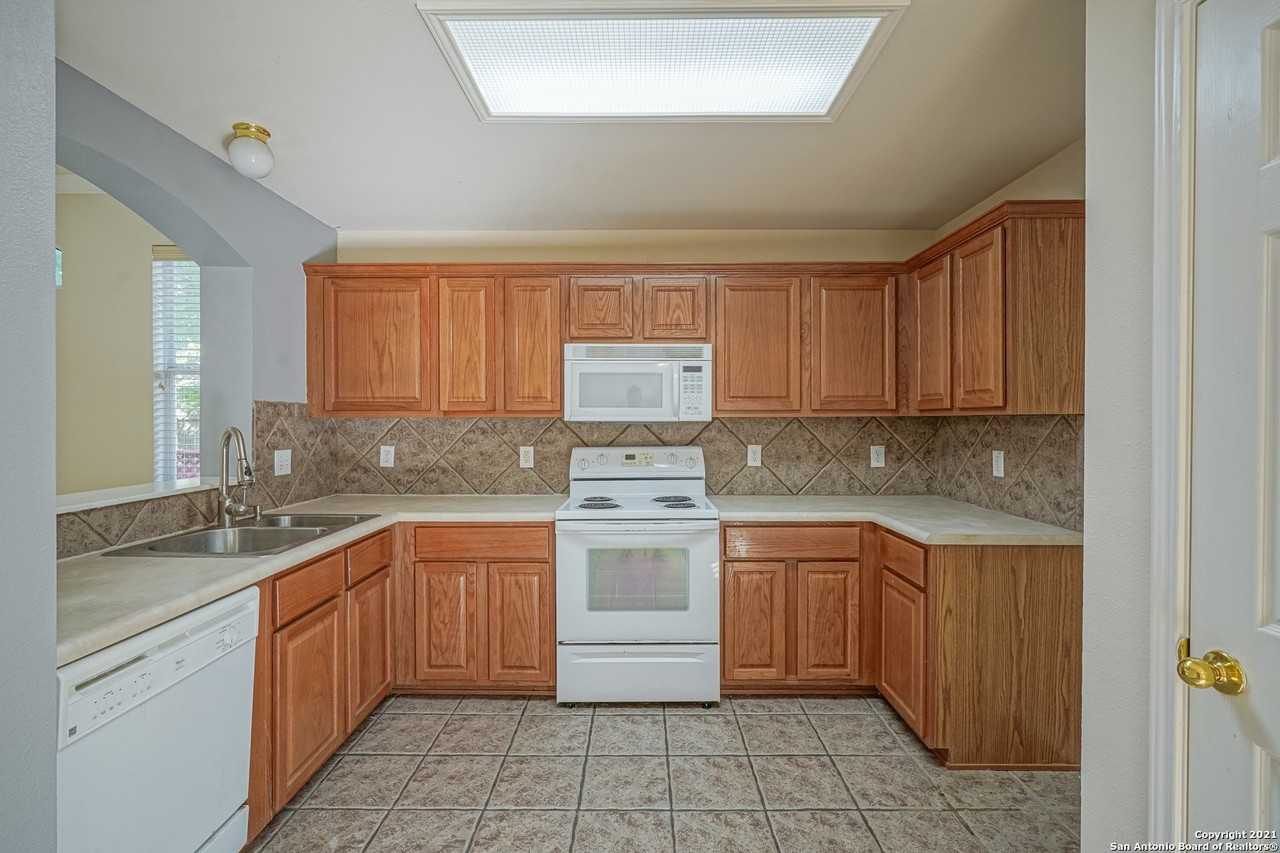 7703 Wexford Sq - Photo 4 of 21