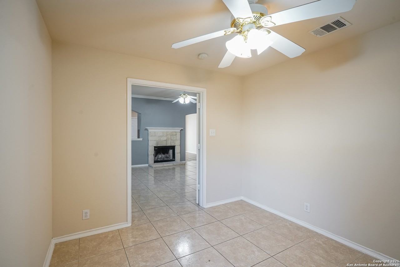 7703 Wexford Sq - Photo 5 of 21