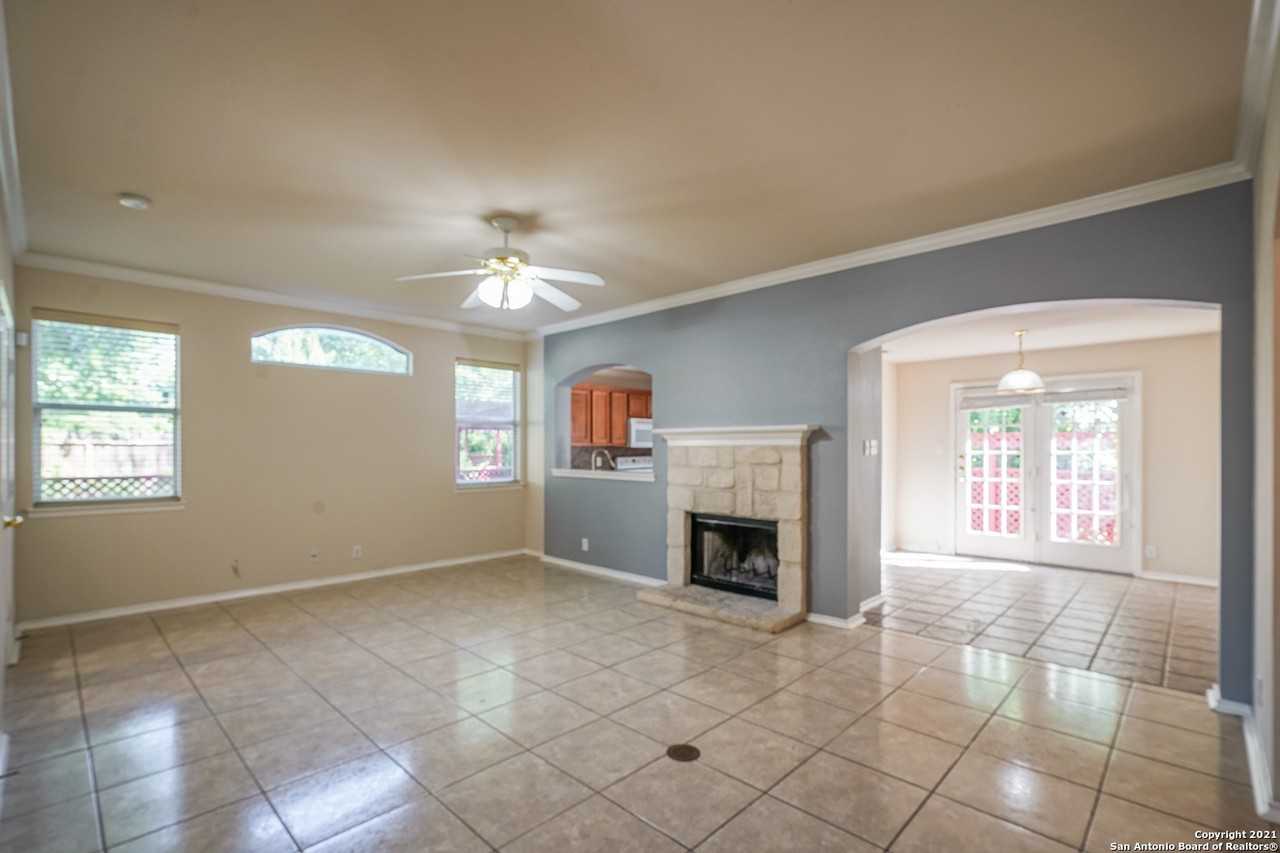 7703 Wexford Sq - Photo 6 of 21
