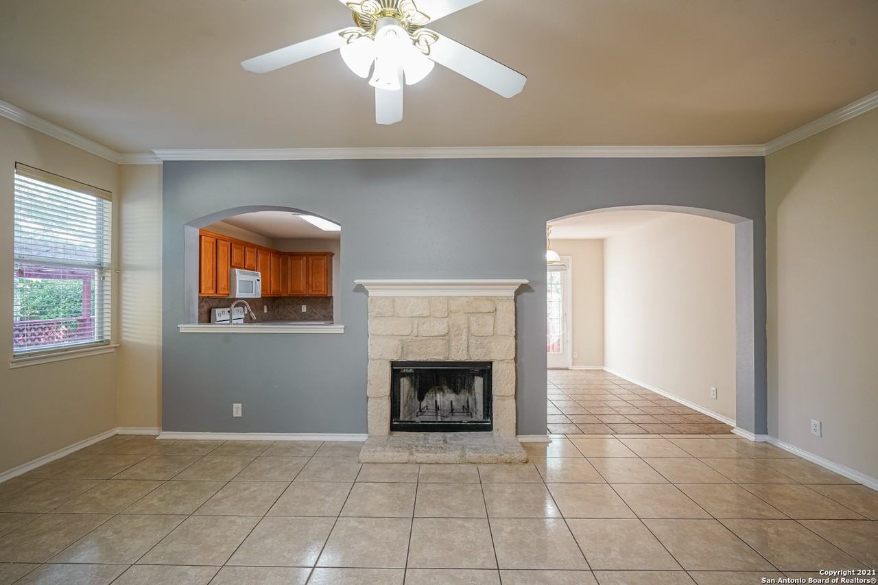 7703 Wexford Sq - Photo 7 of 21