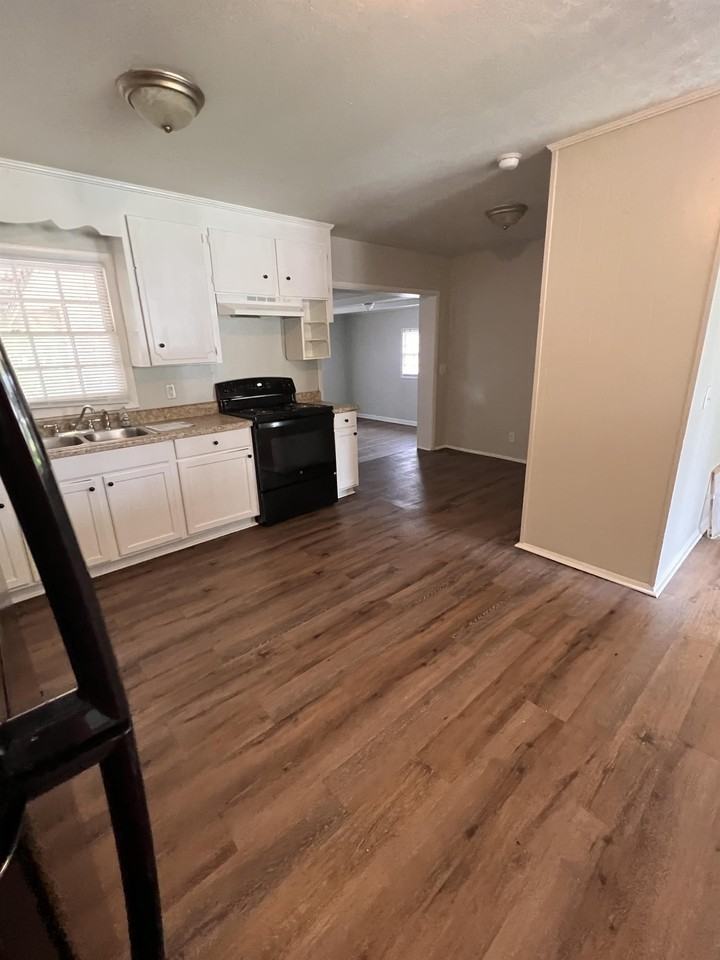 106 Whiteoak Circle - Photo 3 of 15