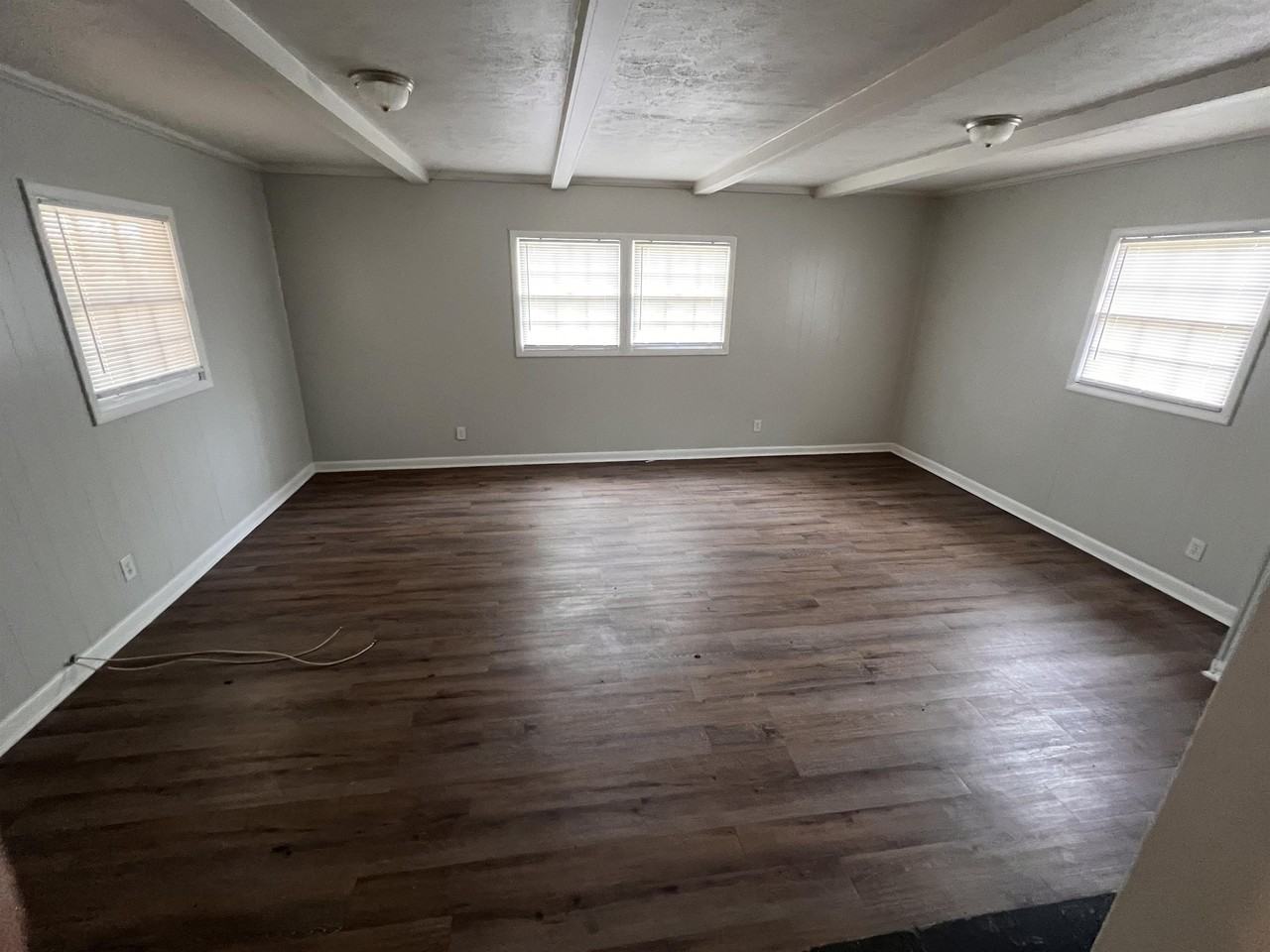 106 Whiteoak Circle - Photo 5 of 15