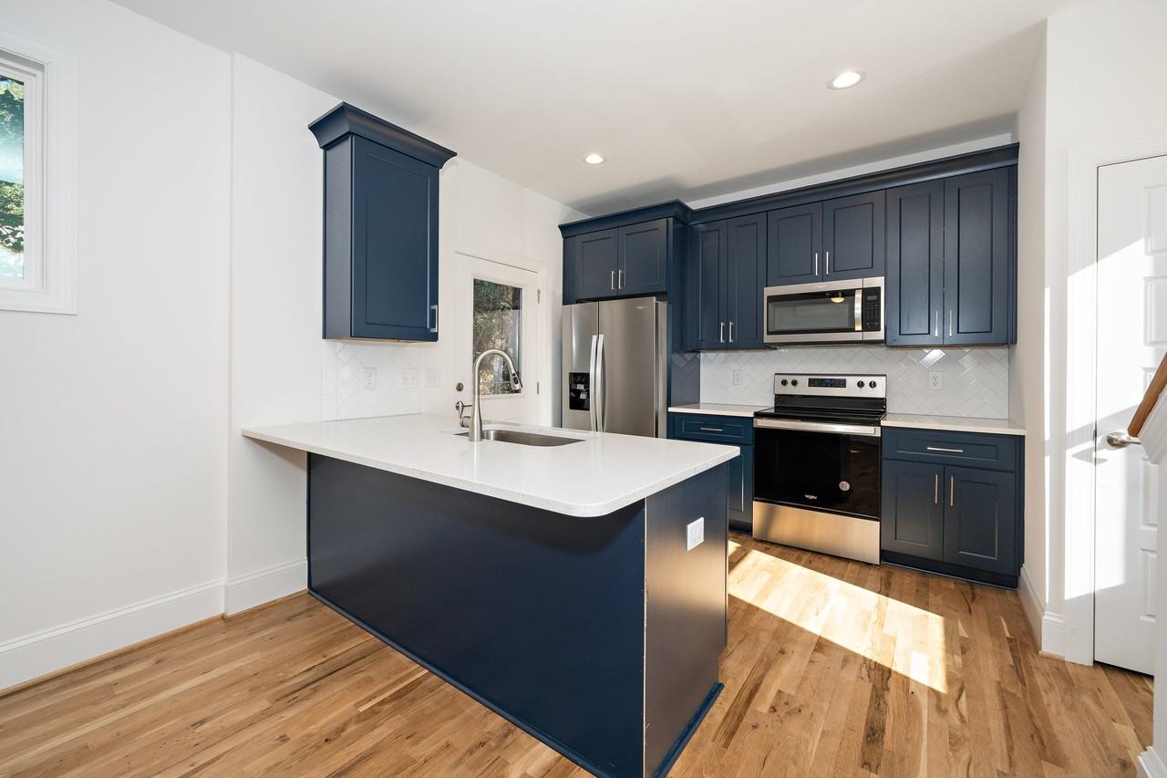 4106 1/2 Garland Dr #1 - Photo 4 of 15