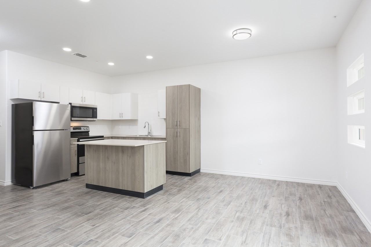 815 North 15th Place - 24 - C #24C - Photo 2 of 7