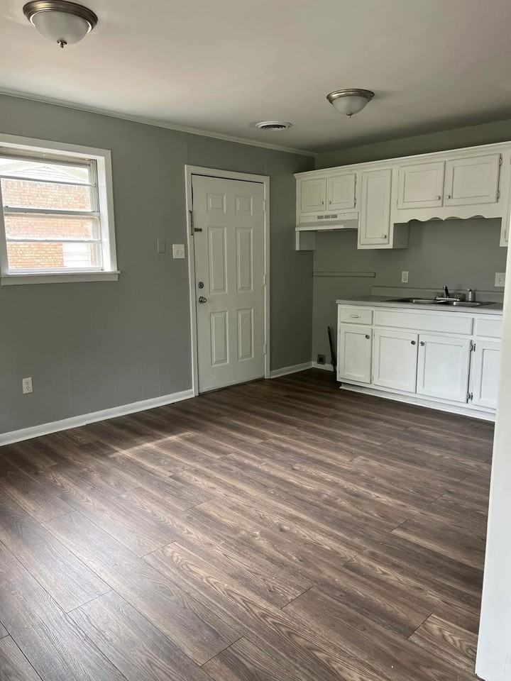 1155 S College St #1 - Photo 3 of 8