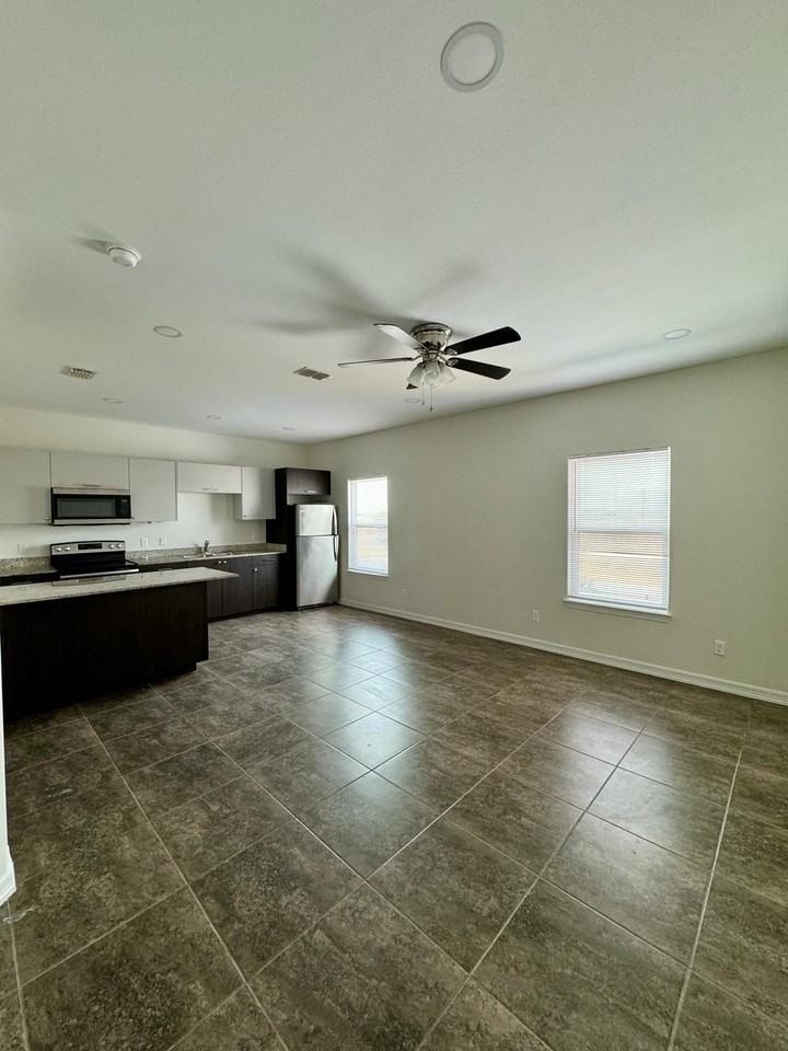 300 Sylvia Handy Dr #205 - Photo 4 of 7