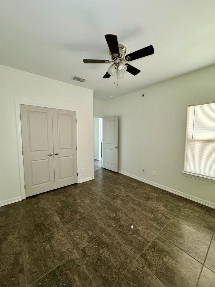 300 Sylvia Handy Dr #205 - Photo 5 of 7