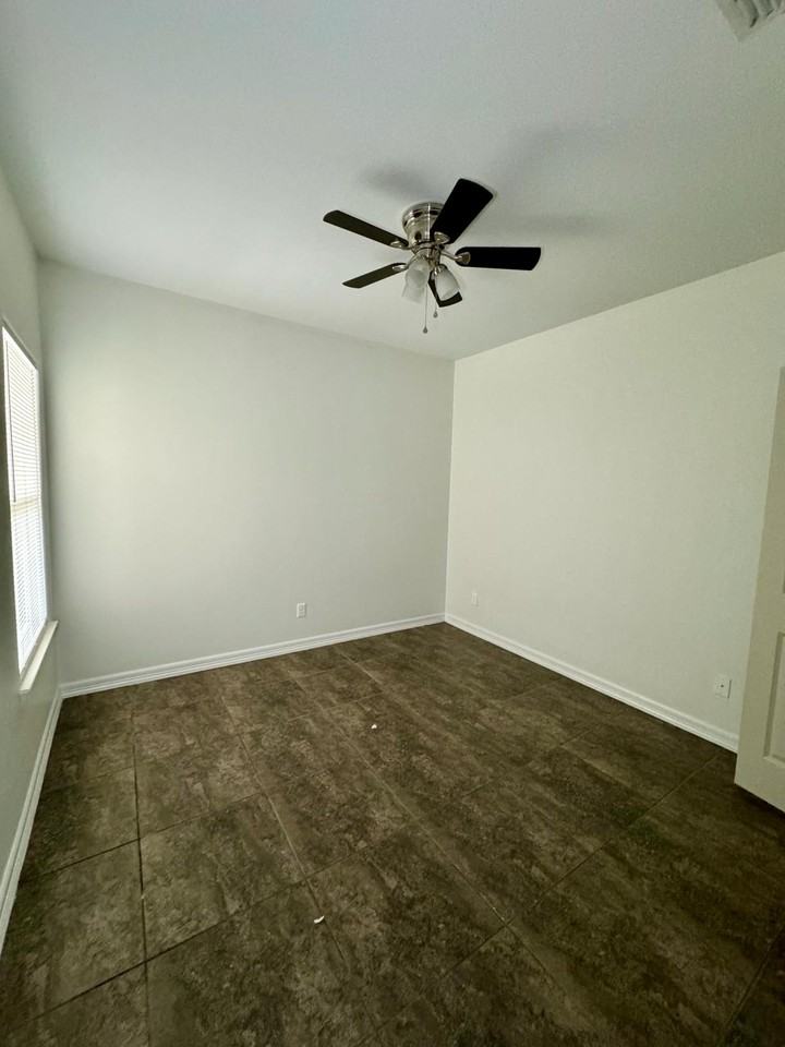 300 Sylvia Handy Dr #205 - Photo 6 of 7