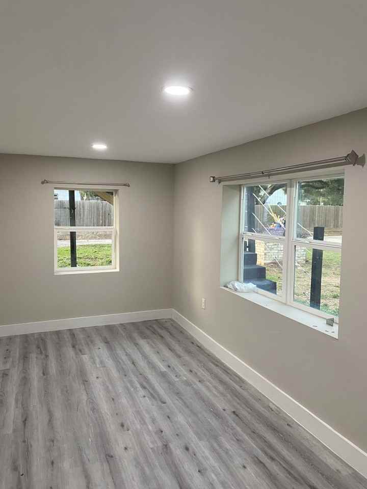 521 E Jackson St #A - Photo 2 of 20