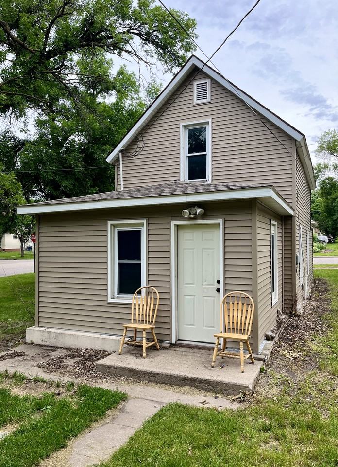 729 W Cavour Ave #1 - Photo 2 of 26