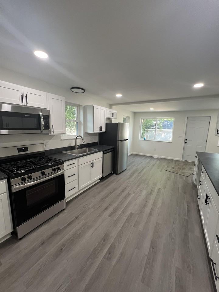 712 N Sycamore St #1 - Photo 2 of 12