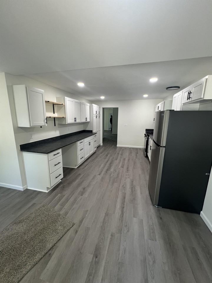 712 N Sycamore St #1 - Photo 3 of 12