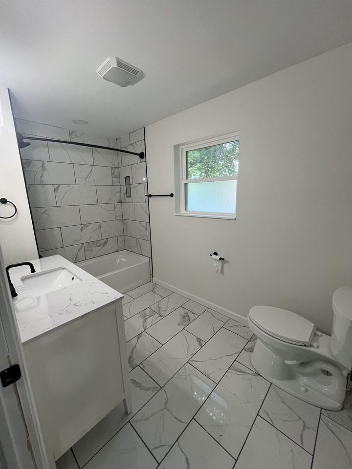 712 N Sycamore St #1 - Photo 4 of 12