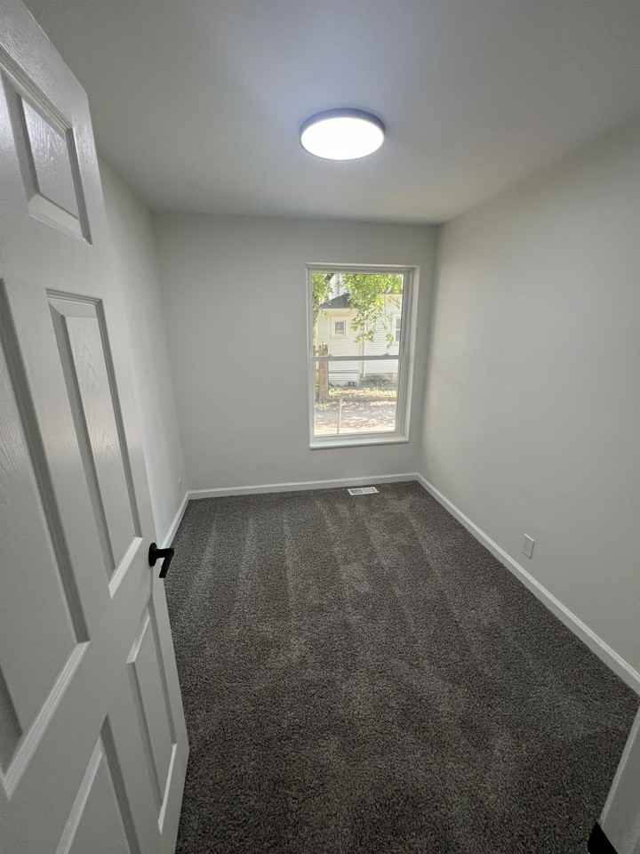 712 N Sycamore St #1 - Photo 6 of 12