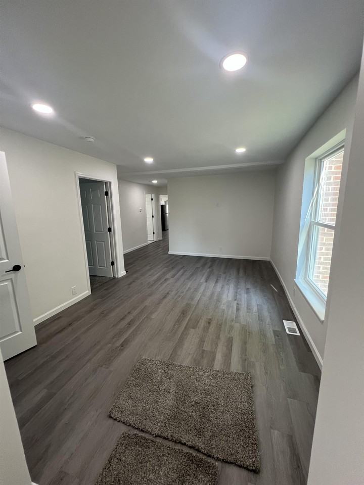 712 N Sycamore St #1 - Photo 7 of 12