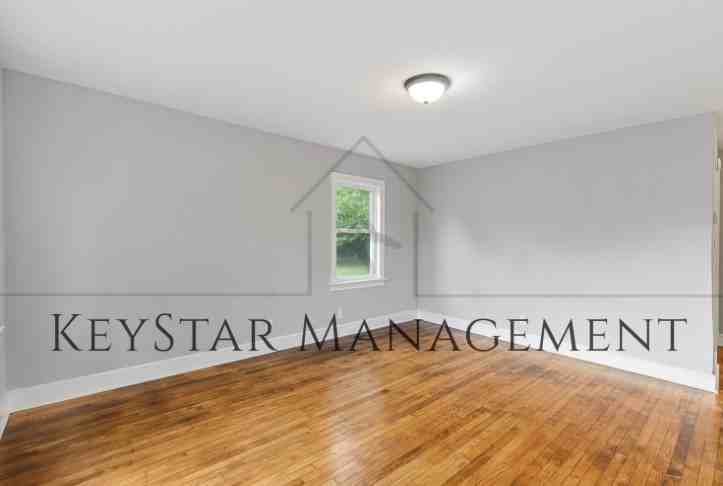 429 Henry St #1 - Photo 4 of 28