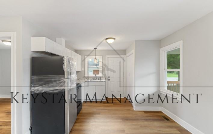 429 Henry St #1 - Photo 6 of 28