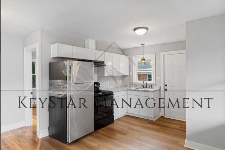 429 Henry St #1 - Photo 7 of 28